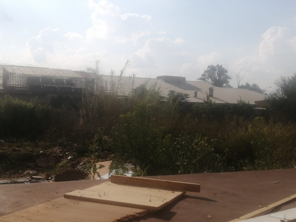 Fire breaks out behind Meyerton shops, suspected involvement of Nyaope boys Truck that nearly caught fire