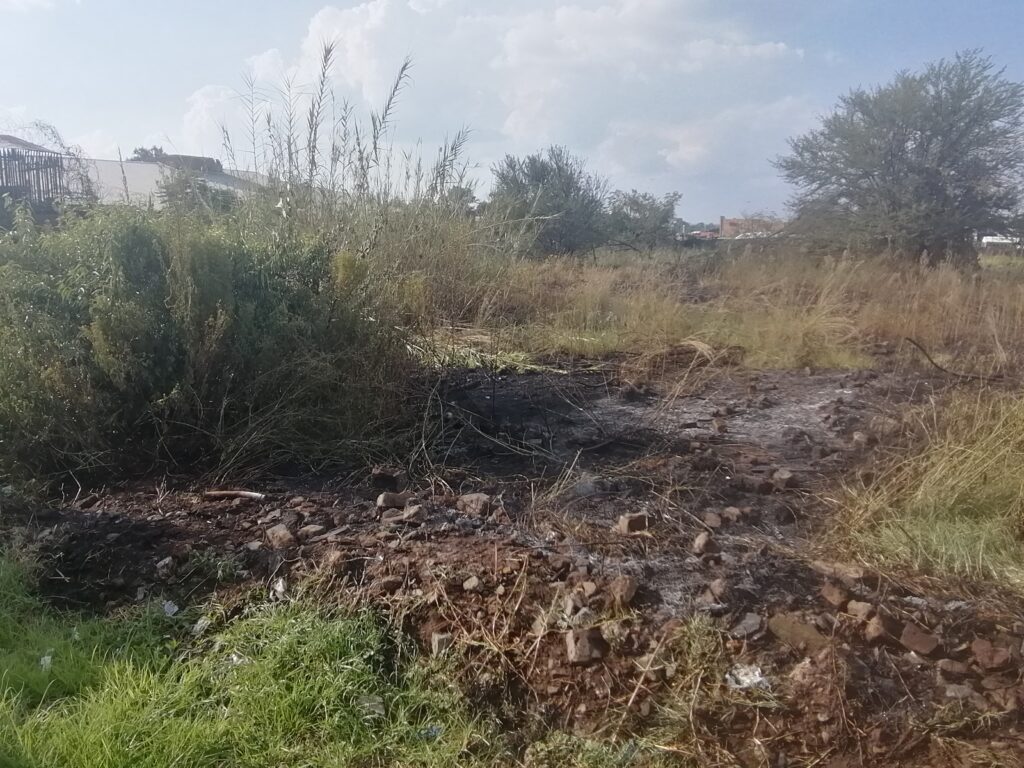 Fire breaks out behind Meyerton shops, suspected involvement of Nyaope boys This is the place where the fire broke out