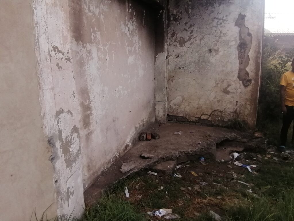 Fire breaks out behind Meyerton shops, suspected involvement of Nyaope boys Place where the Nyaope boys sleep